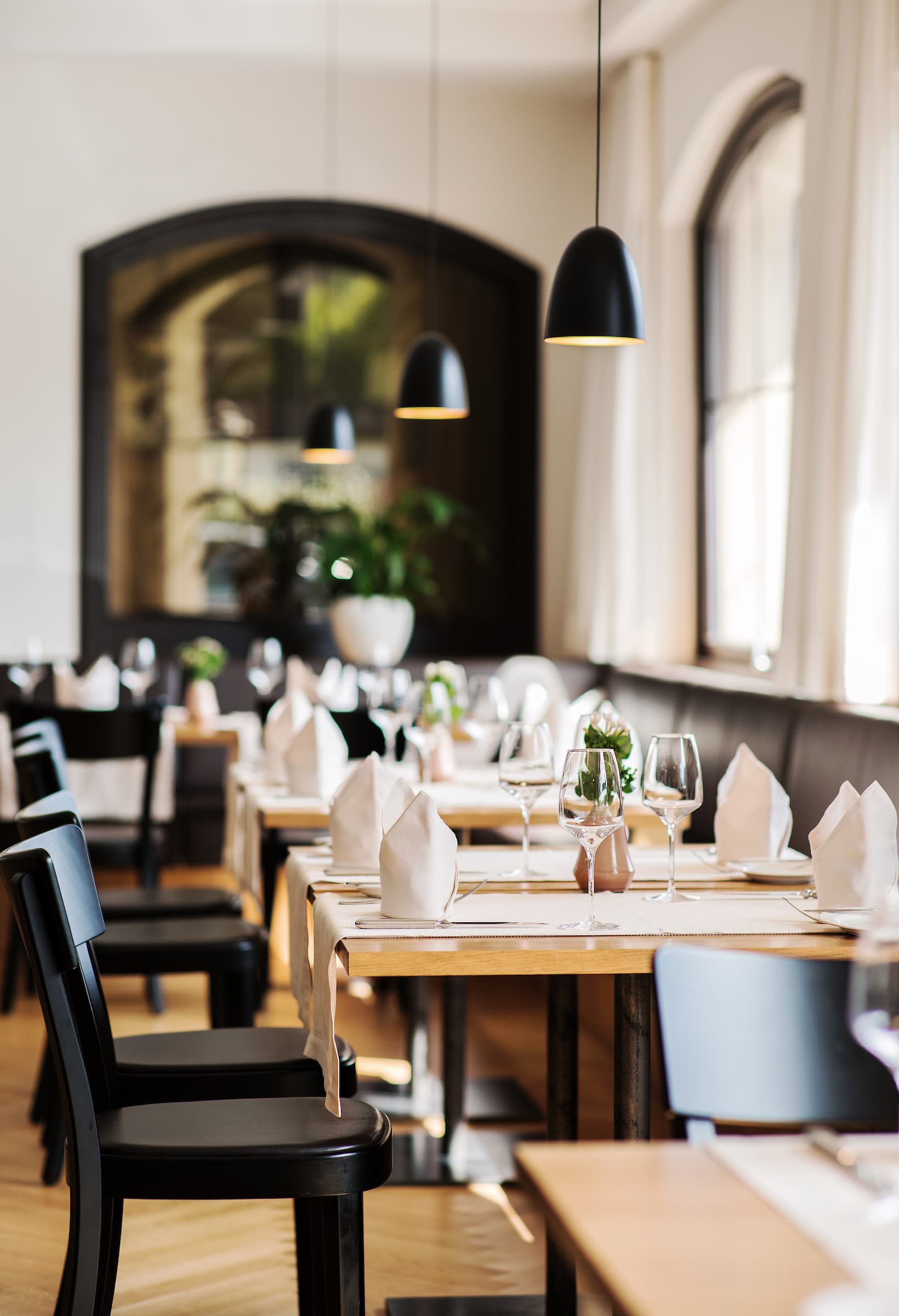 Restaurant 2 2400px.jpg